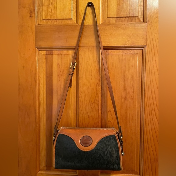 Dooney & Bourke Handbags - VTG Dooney & Bourne Shoulder Bag